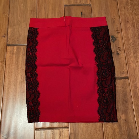 New! NWT 2b Bebe beautiful red skirt with side black lace size 4 - Picture 3 of 12